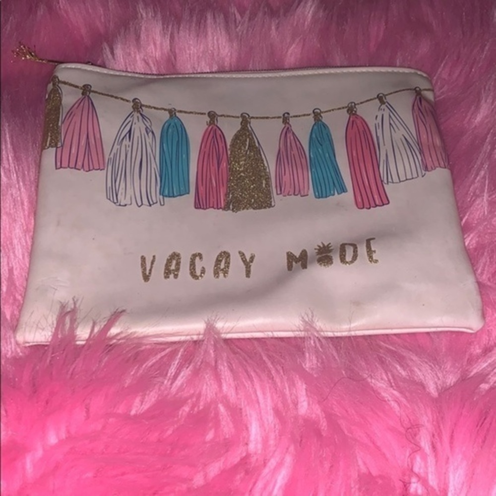 Vacay mode pouch